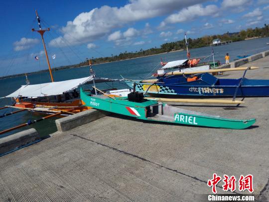 圖為被救助的菲律賓漁民的漁船。 中交公路規(guī)劃設(shè)計(jì)院有限公司 攝